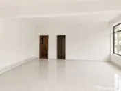 DE INCHIRIAT - renovat - parter si etajul 1 - stradal 