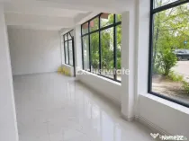 DE INCHIRIAT - renovat - parter si etajul 1 - stradal
