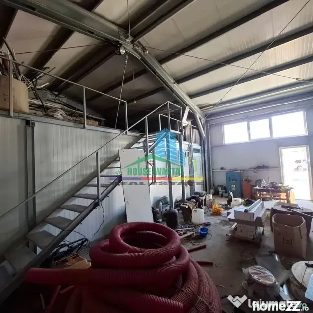 Proprietate industrială cu hală metalică, birouri și ...