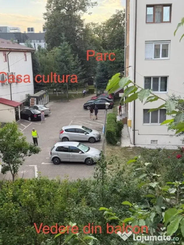 Vand apartament 2 camere decomandate Targu-Neamt, central langa parc