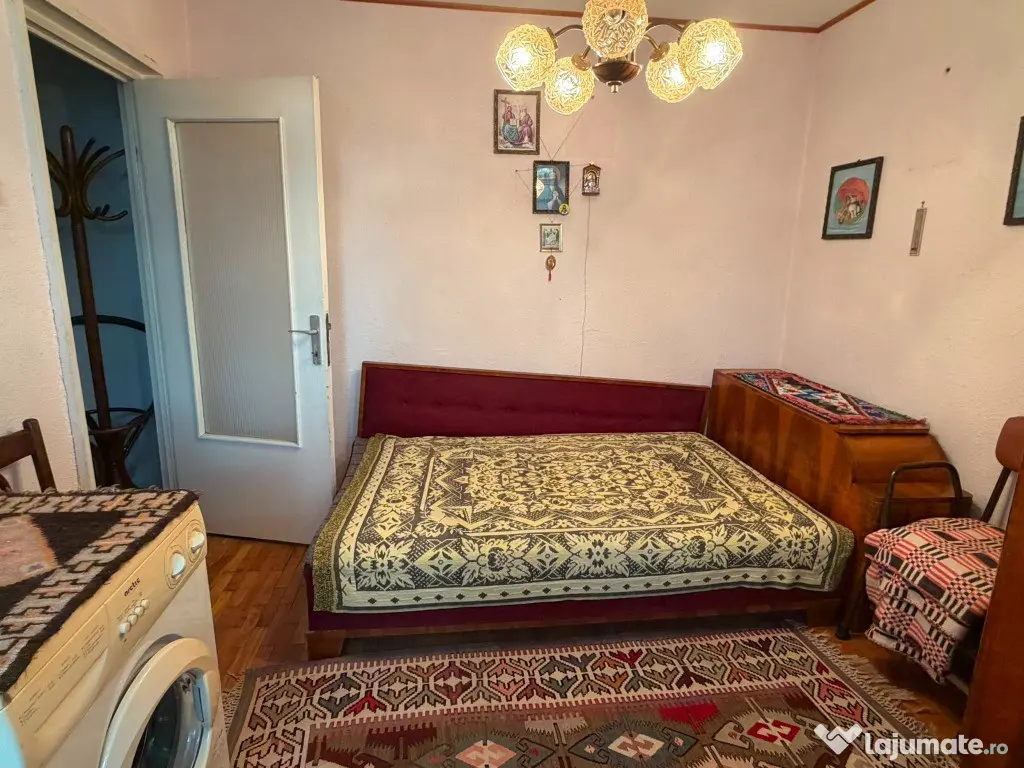 Vand apartament 2 camere decomandate Targu-Neamt, central langa parc