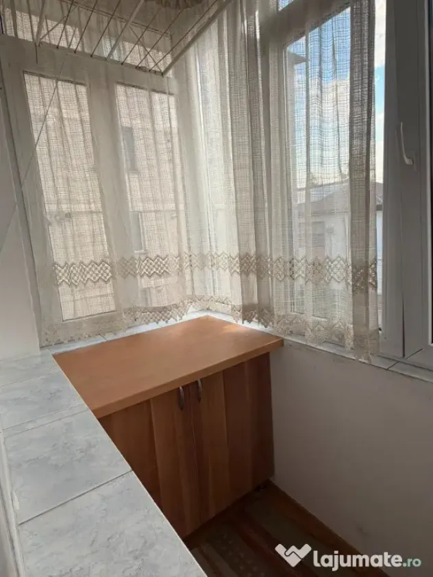 Vand apartament 2 camere decomandate Targu-Neamt, central langa parc