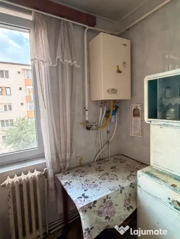 Vand apartament 2 camere decomandate Targu-Neamt, central langa parc