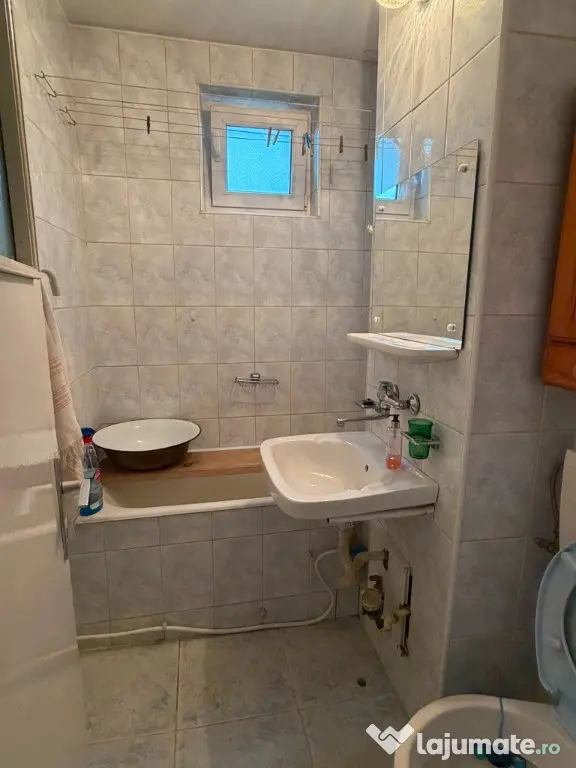 Vand apartament 2 camere decomandate Targu-Neamt, central langa parc
