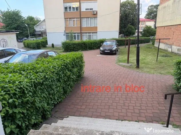 Vand apartament 2 camere decomandate Targu-Neamt, central langa parc
