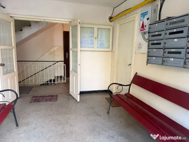 Vand apartament 2 camere decomandate Targu-Neamt, central langa parc