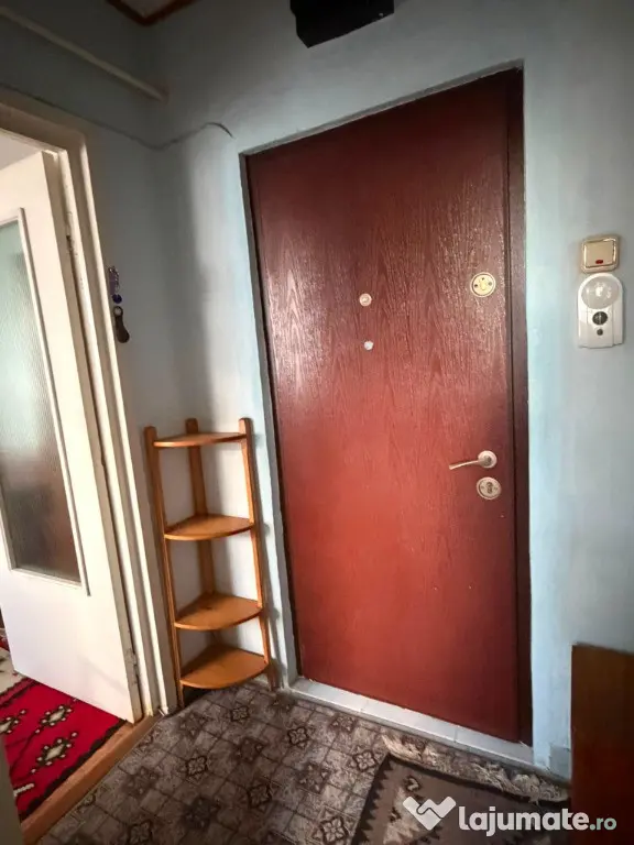 Vand apartament 2 camere decomandate Targu-Neamt, central langa parc