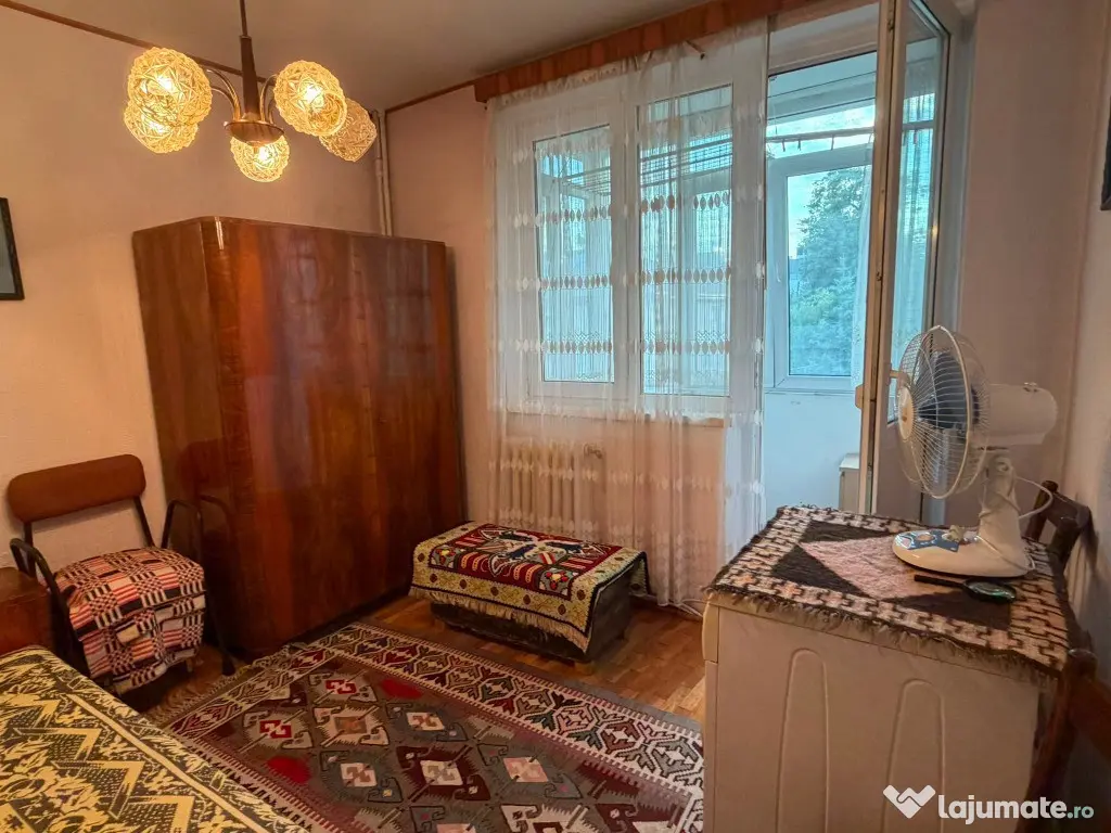 Vand apartament 2 camere decomandate Targu-Neamt, central langa parc
