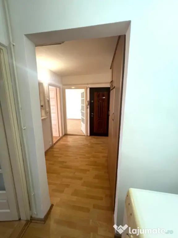 Apartament 2 camere spatios central Bals