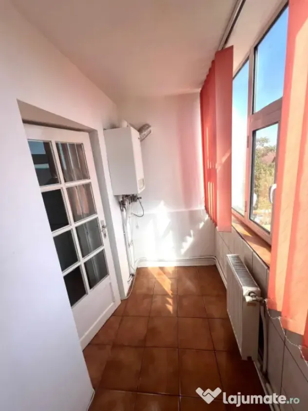 Apartament 2 camere spatios central Bals