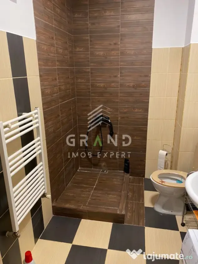 Apartament 3 camere de vanzare , Sesul de Sus, Floresti.