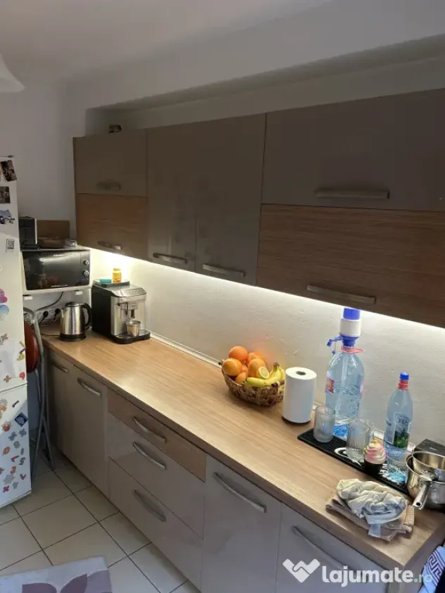 Vanzare mobila bucatarie complet utilata