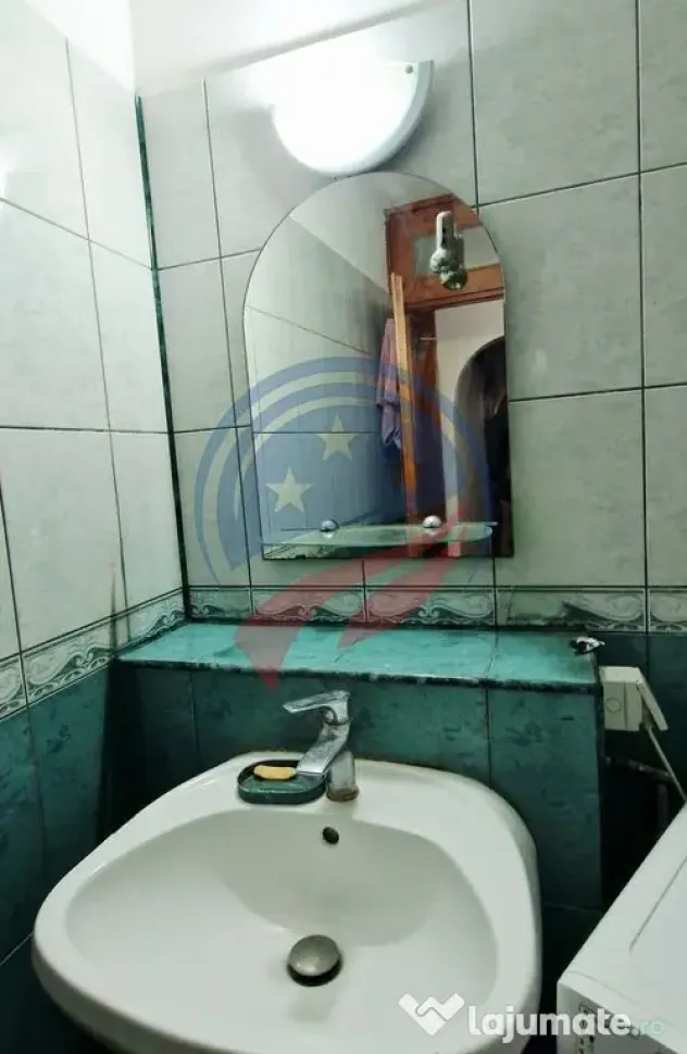 Apartament 4 camere et. 3 din 4 zona Garii