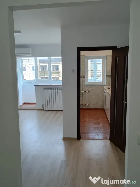 VAND GARSONIERA RENOVATA- 33 MP situata la aprox 3-4 min. de metrou lujerului