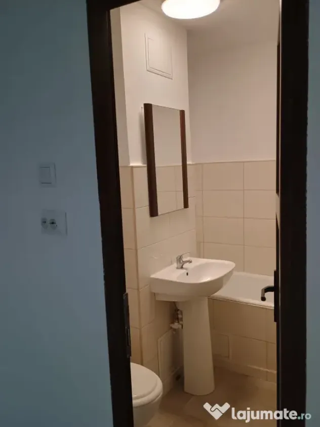VAND GARSONIERA RENOVATA- 33 MP situata la aprox 3-4 min. de metrou lujerului