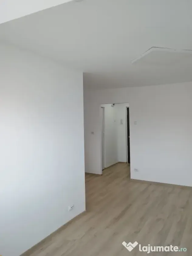 VAND GARSONIERA RENOVATA- 33 MP situata la aprox 3-4 min. de metrou lujerului