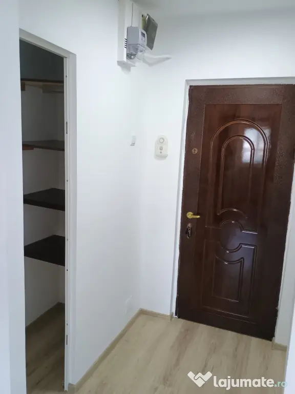 VAND GARSONIERA RENOVATA- 33 MP situata la aprox 3-4 min. de metrou lujerului