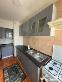 Apartament 3 camere, decomandat, Zona 9 Mai, Et 2