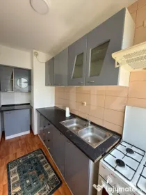 Apartament 3 camere, decomandat, Zona 9 Mai, Et 2