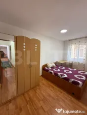 Apartament 3 camere, decomandat, Zona 9 Mai, Et 2 