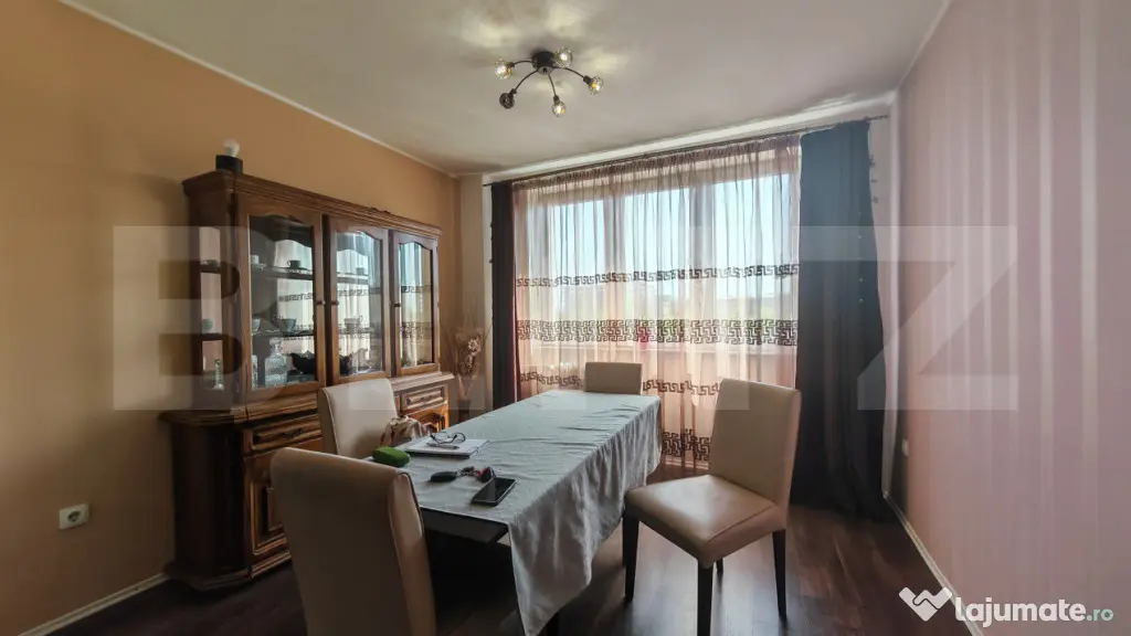 Apartament 4 camere decomandat, etaj intermediar, Splaiul Cr