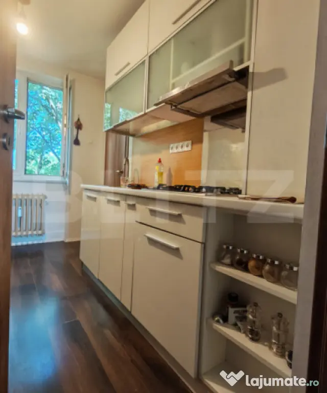 Apartament 4 camere decomandat, etaj intermediar, Splaiul Cr