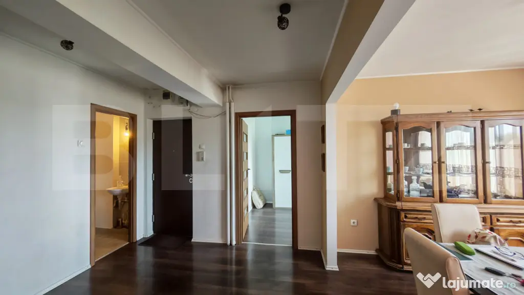 Apartament 4 camere decomandat, etaj intermediar, Splaiul Cr