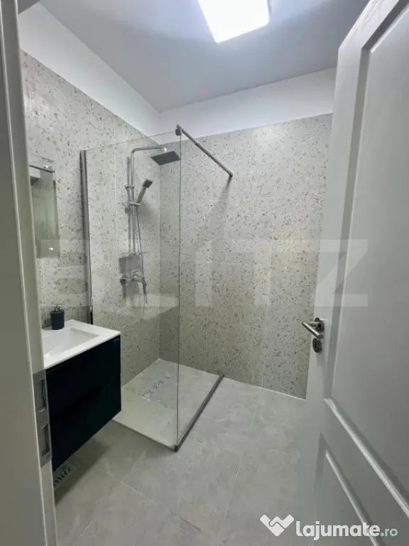 Apartament nou cu 2 camere, centrala si aer, zona Calea Seve