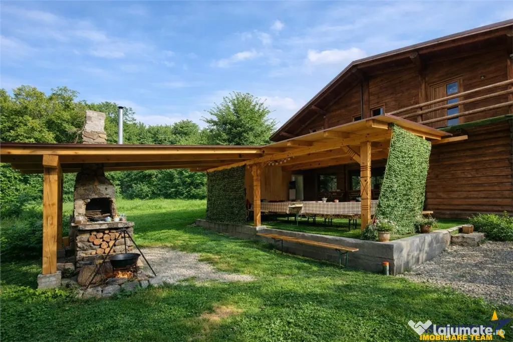 Resedinte montane,mobilate,echipate, jacuzzi,piscina,pretios