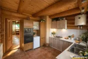 Resedinte montane,mobilate,echipate, jacuzzi,piscina,pretios 
