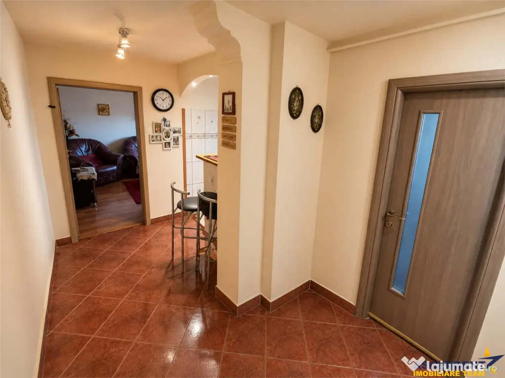 Apartament decomandat Calea Bucuresti. intrare pe Carpatilor