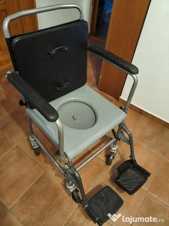 Vand scaun cu wc cu rotile pt persoane cu handicap