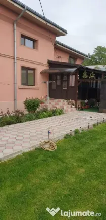 Vând casă cu etaj Roman Neamt