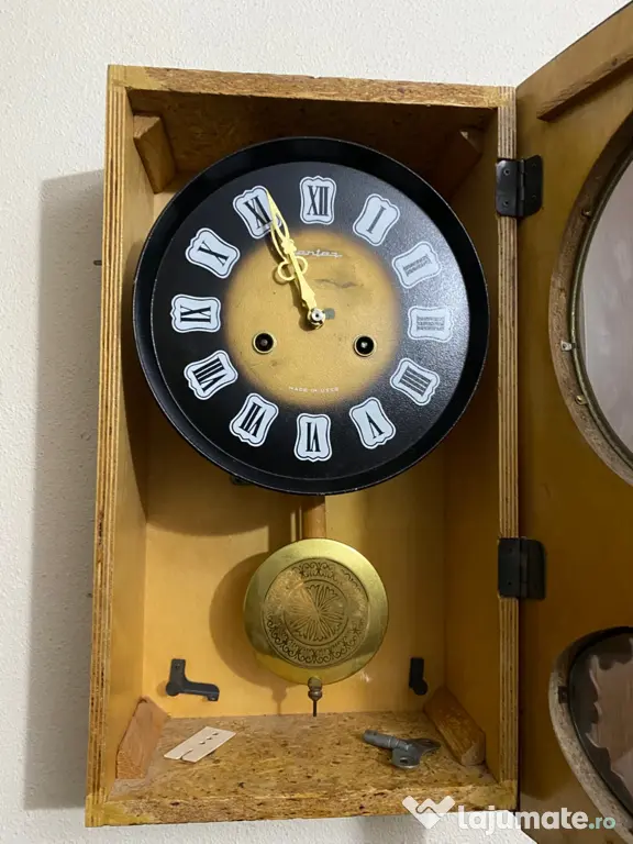 Ceas de perete cu pendul