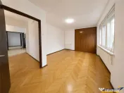Apartament reprezentativ, 5 camere, pentru birou sau locuint