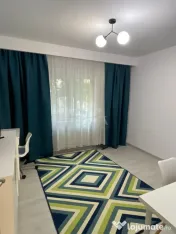 De inchiriat- 3 Camere- Decomandat- Loc de parcare- Dumbrava 