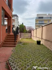 Eleganță, spațiu și confort într-o vilă deosebită,...