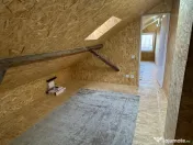Casă renovata, 3 dormitoare, pod amenajat, curte – Zona G