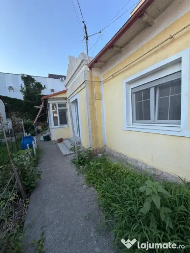 Casă de vânzare în zona Delfinariu, Constanța, ideală p