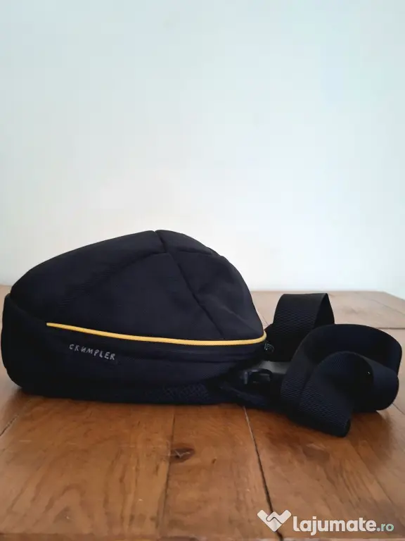 Geantă Nikon pentru camera foto. Marca Crumpler
