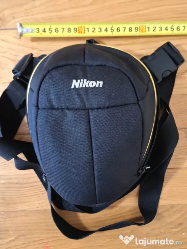 Geantă Nikon pentru camera foto. Marca Crumpler