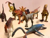 21 de figurine dinozauri din plastic, de colecție 