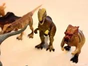 21 de figurine dinozauri din plastic, de colecție 