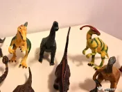 21 de figurine dinozauri din plastic, de colecție 
