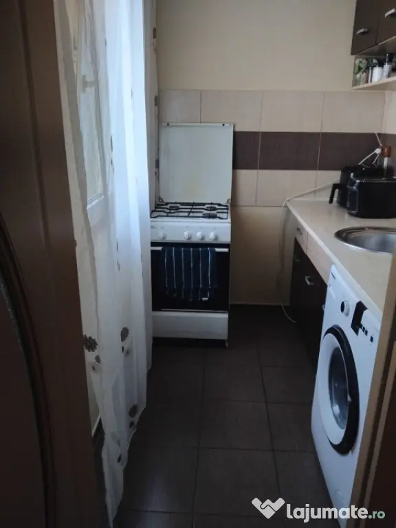 Vand apartament Craiovita Nouă