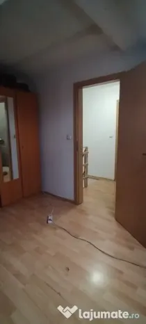 Apartament la mansarda de vânzare 3 camere central