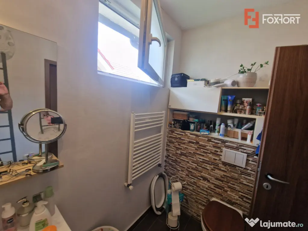 Duplex de vanzare cu 4 camere, cu teren de 303 mp, Ghiroda