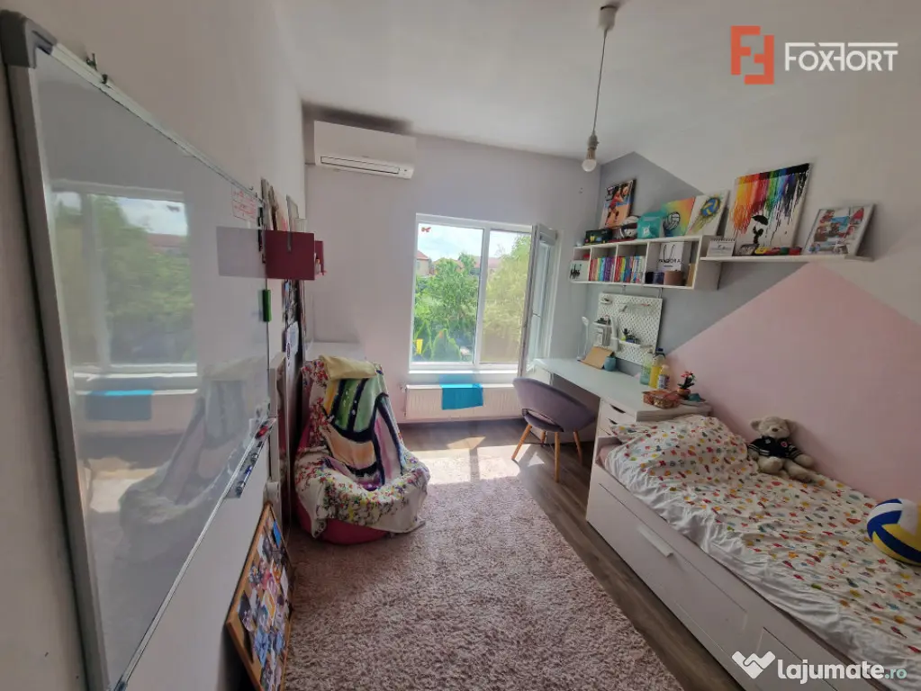 Duplex de vanzare cu 4 camere, cu teren de 303 mp, Ghiroda