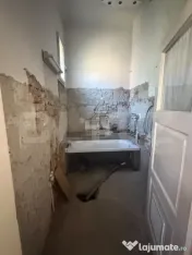 Casă de vânzare – ideală pentru locuință, cabinete sa