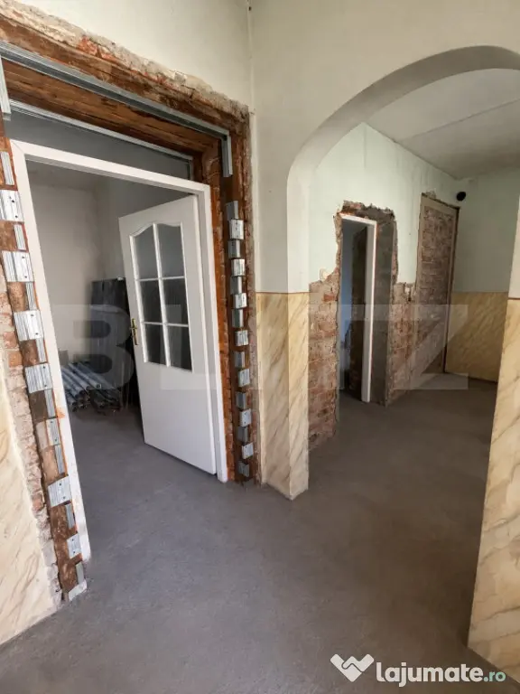 Casă de vânzare – ideală pentru locuință, cabinete sa